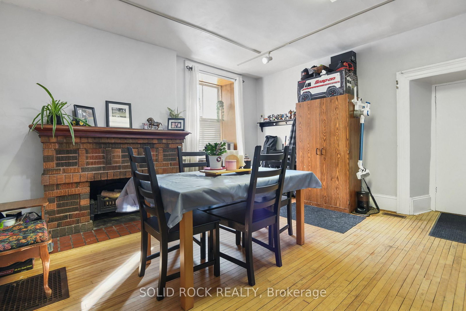 28 Wilson Street W • Perth, ON photo 9
