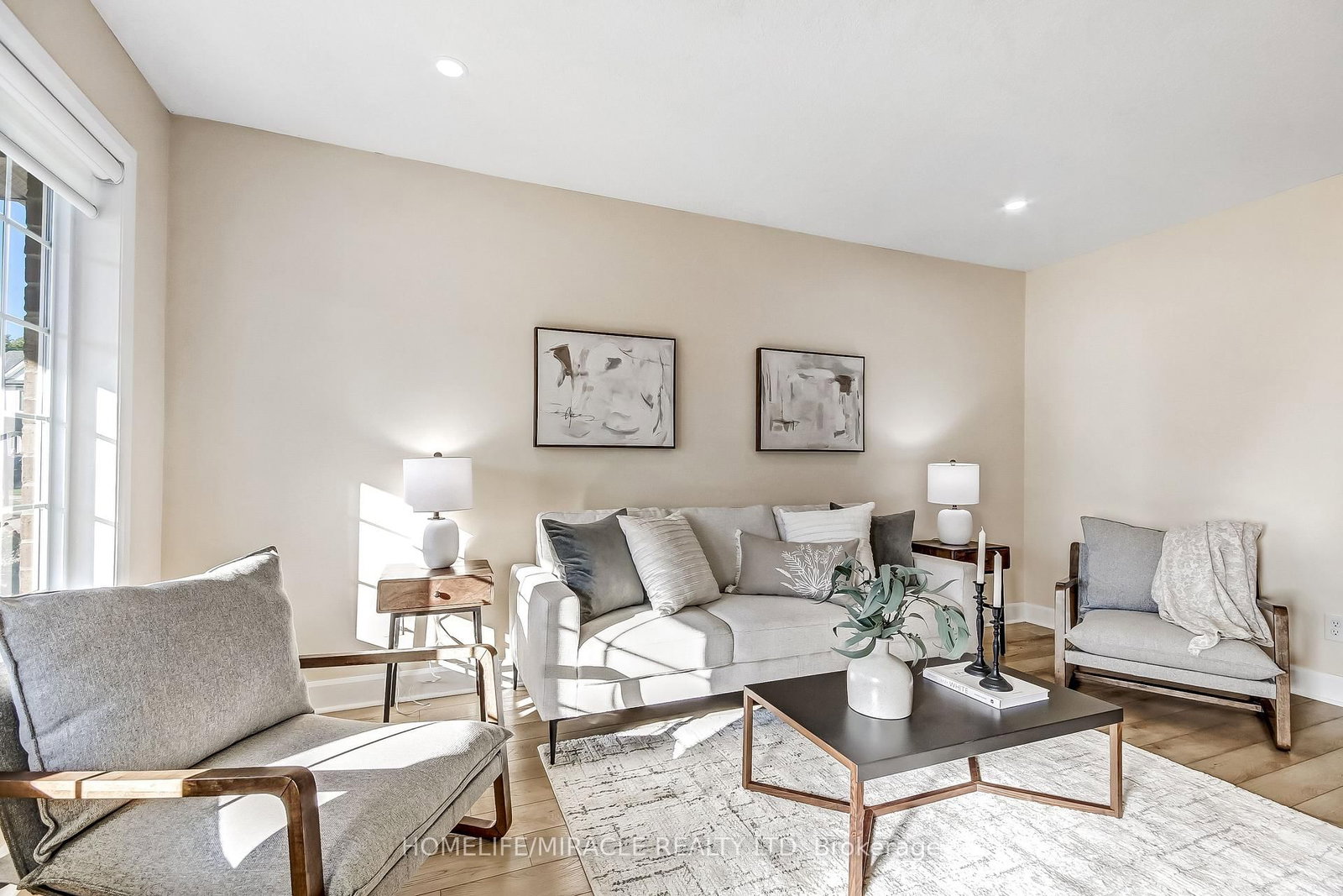 23 Willis Avenue • Strathroy-Caradoc, ON photo 2