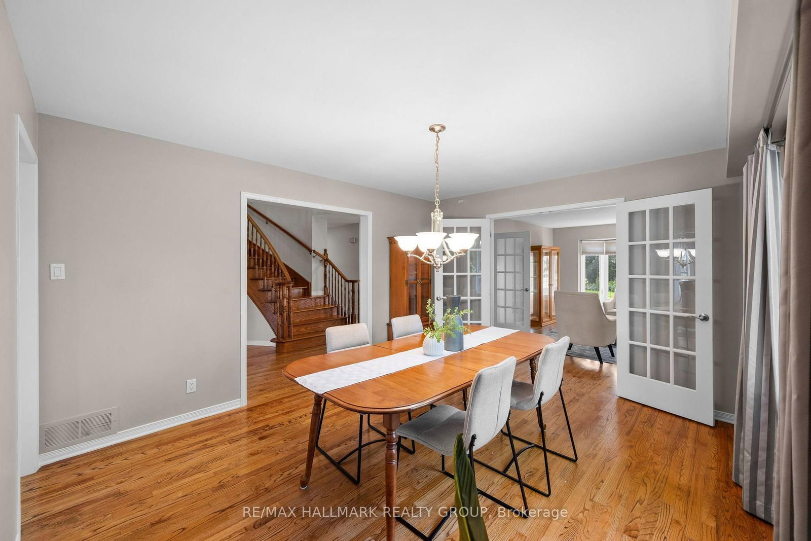 1381 Montresor Way • Ottawa, ON photo 10