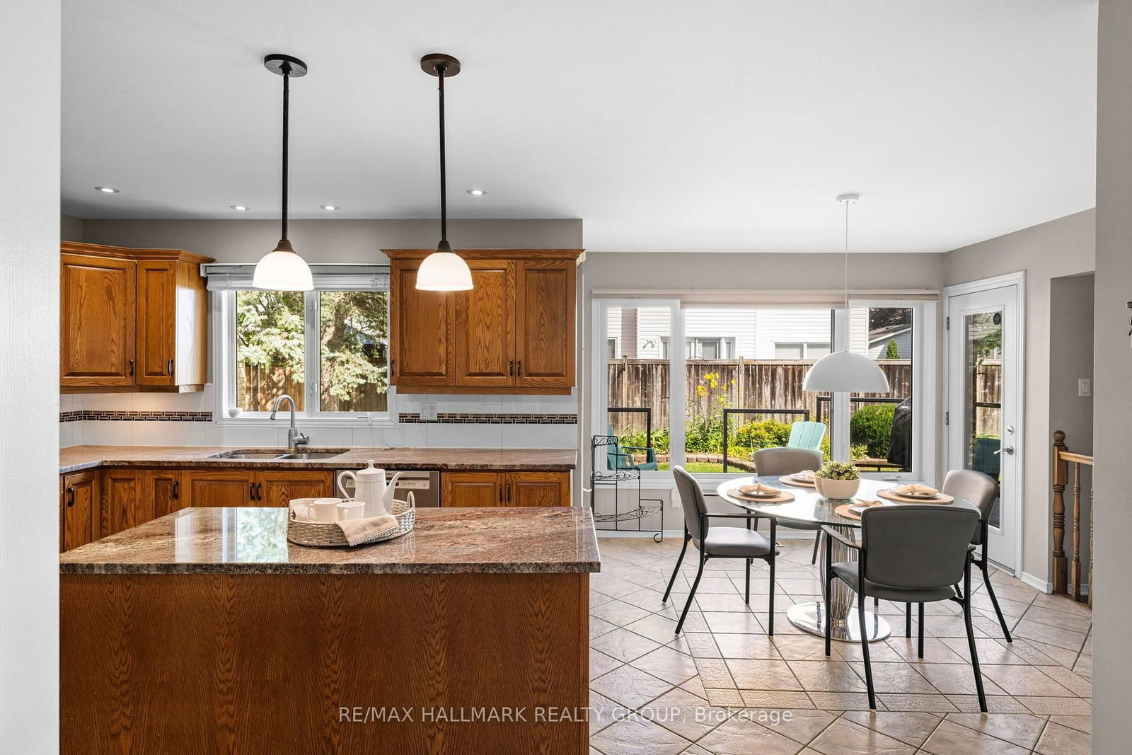 1381 Montresor Way • Ottawa, ON photo 11