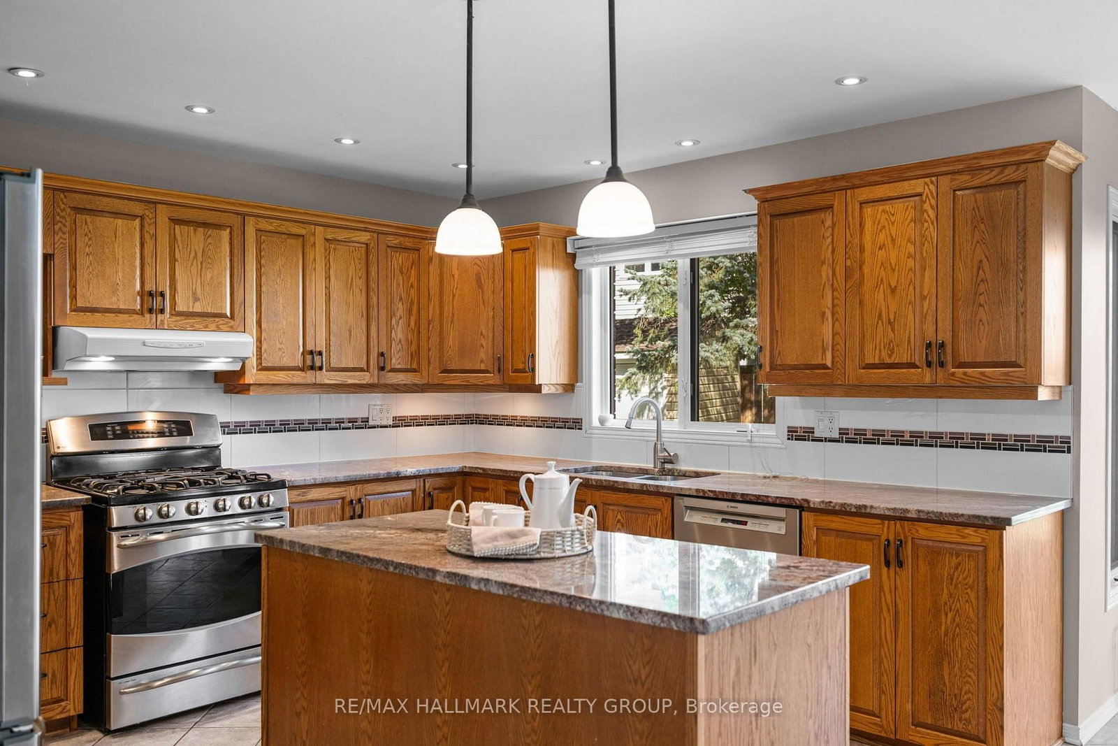 1381 Montresor Way • Ottawa, ON photo 12