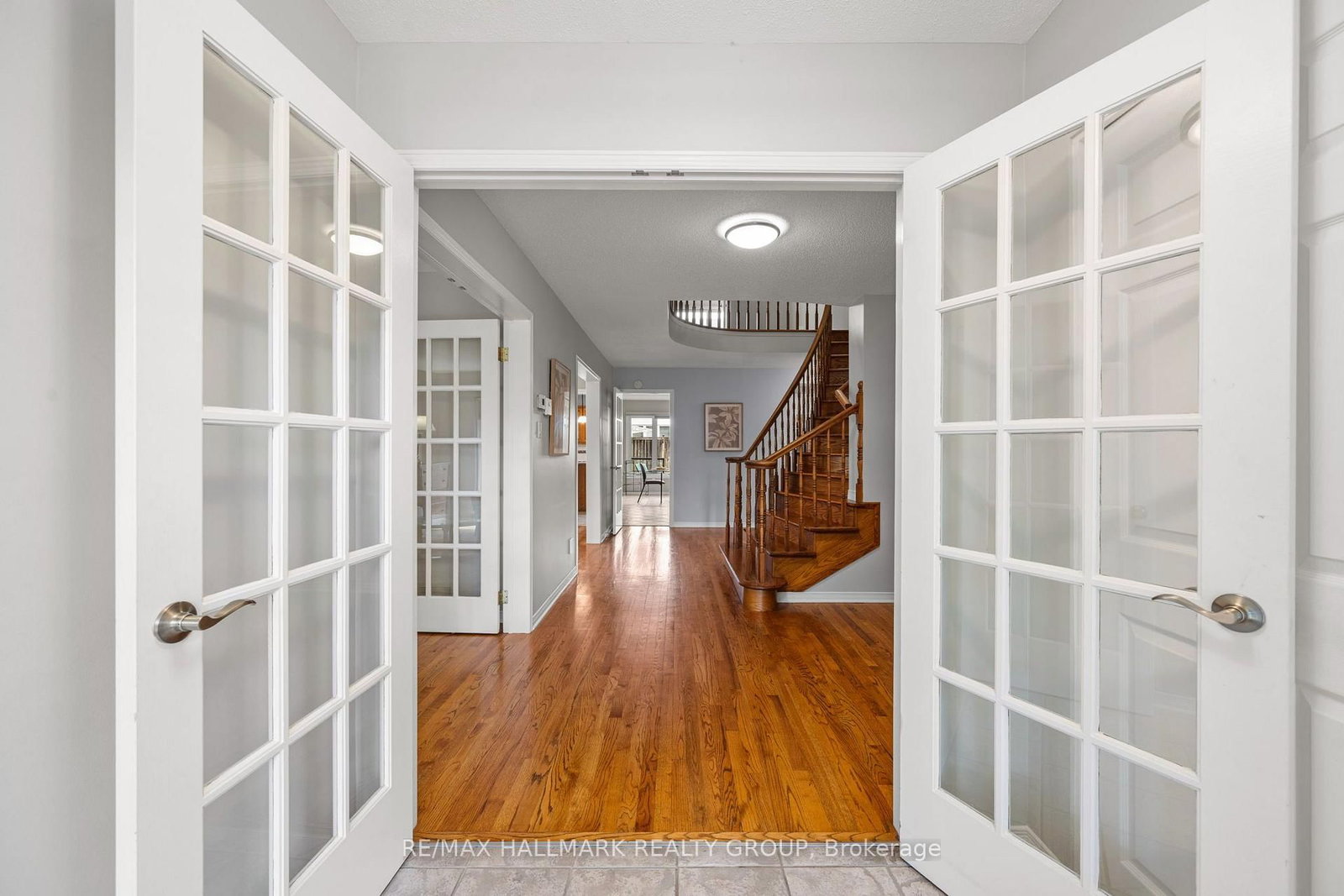 1381 Montresor Way • Ottawa, ON photo 4