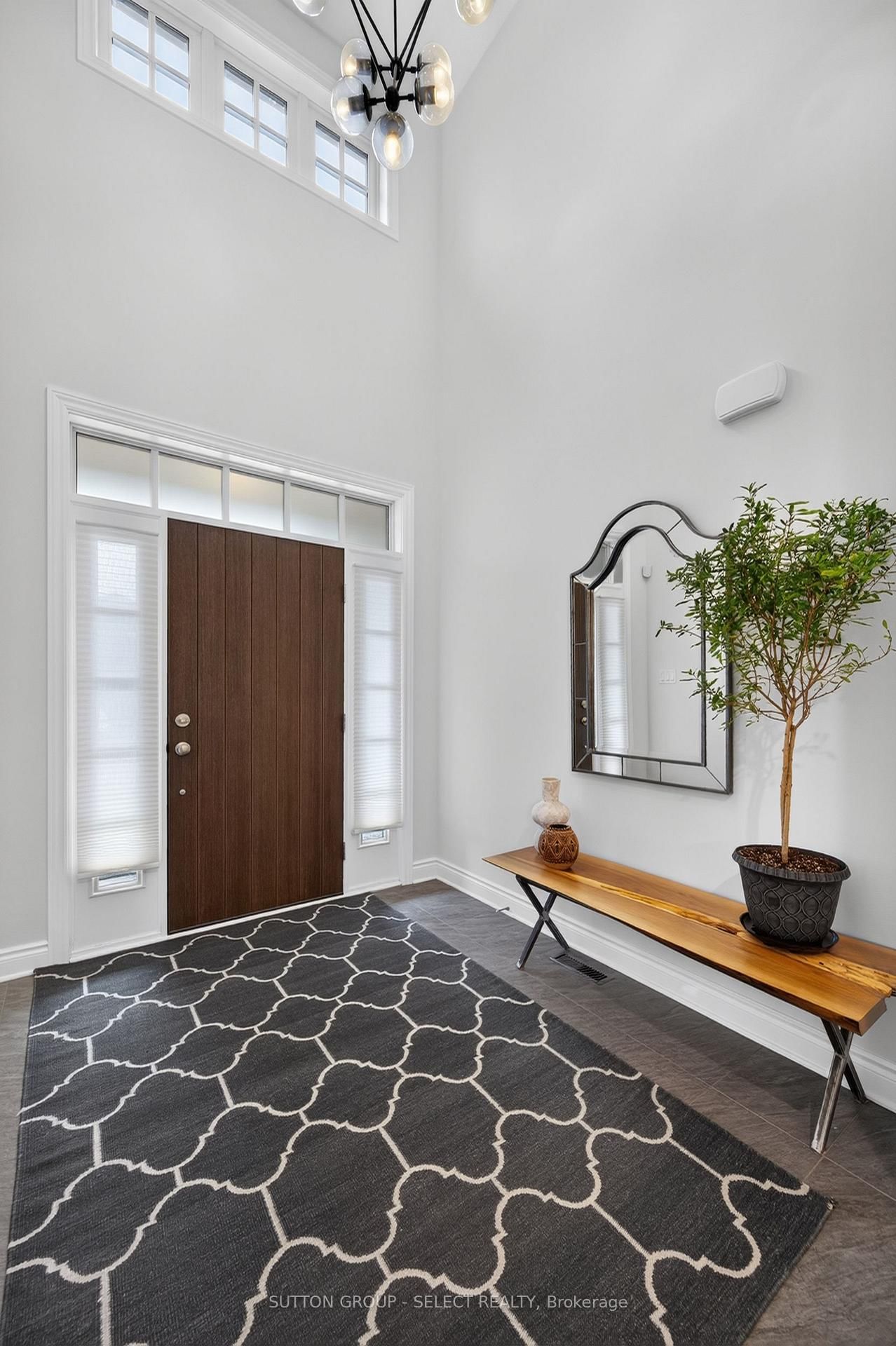 7 Violet Court • Middlesex Centre, ON photo 2