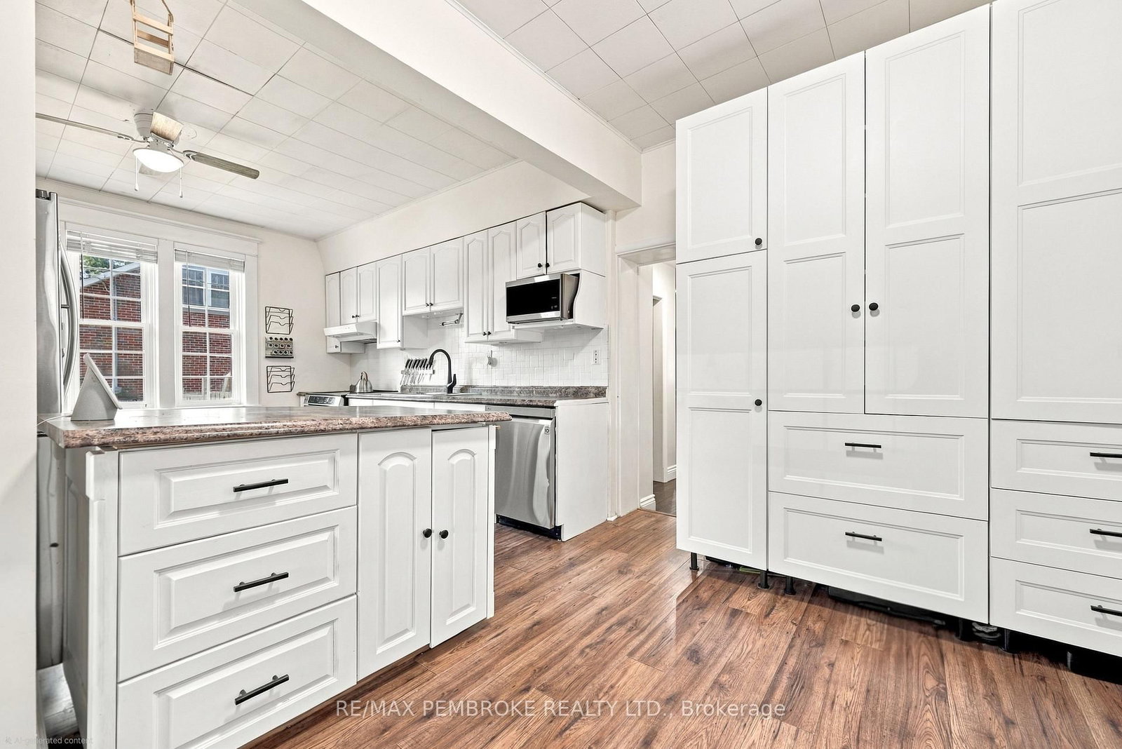 296 First Avenue N • Pembroke, ON photo 12