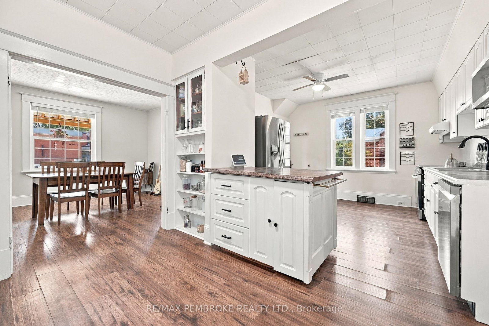 296 First Avenue N • Pembroke, ON photo 13