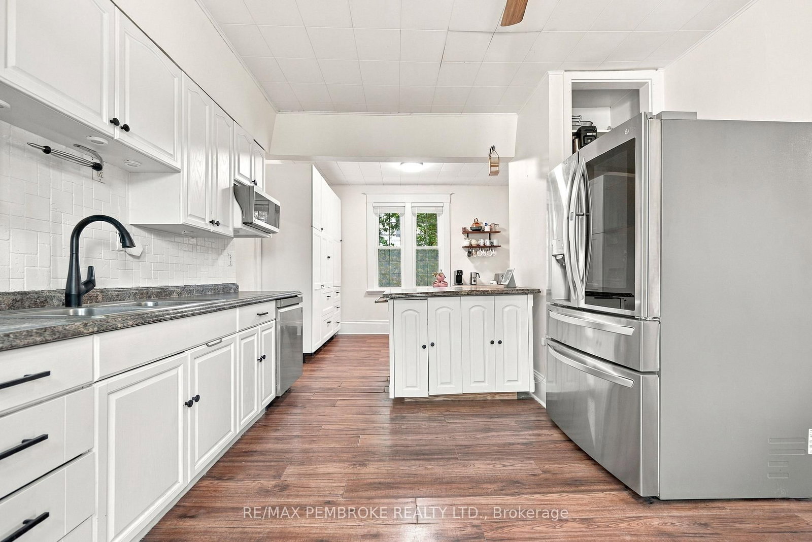296 First Avenue N • Pembroke, ON photo 14