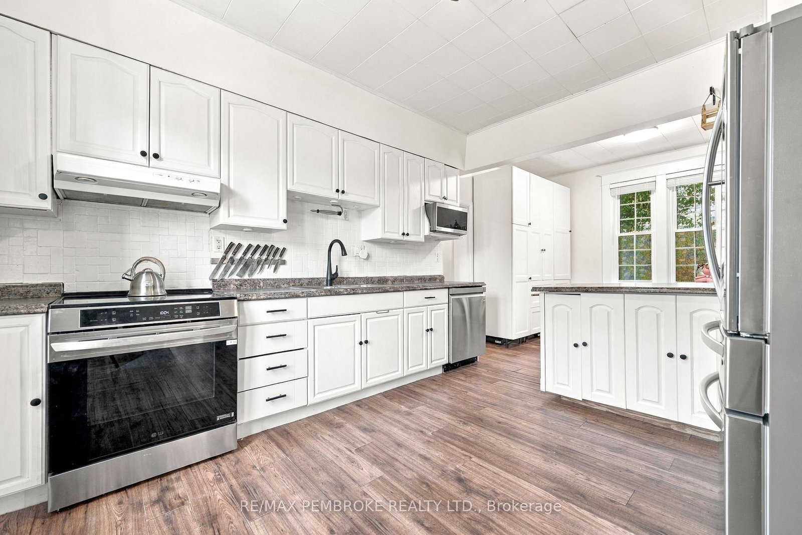 296 First Avenue N • Pembroke, ON photo 15