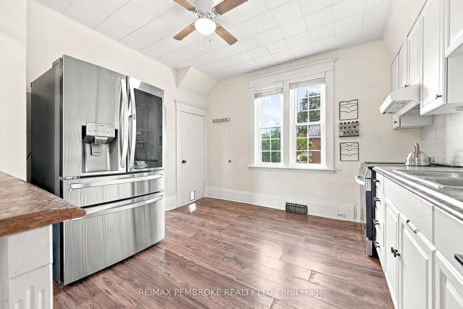 296 First Avenue N • Pembroke, ON photo 17