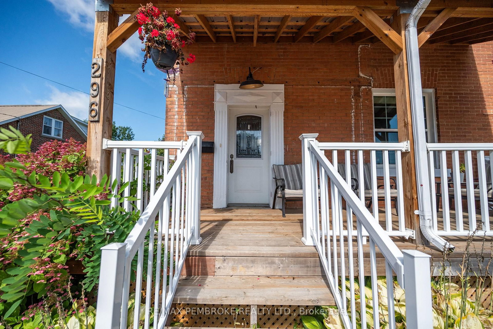 296 First Avenue N • Pembroke, ON photo 2
