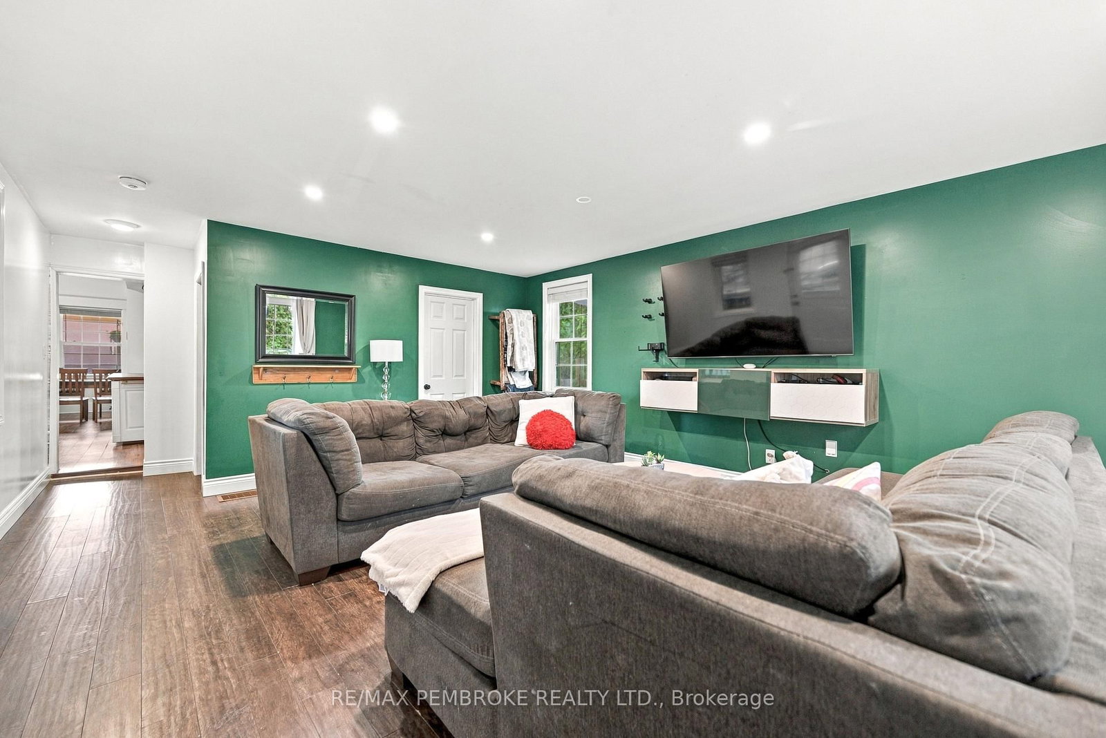 296 First Avenue N • Pembroke, ON photo 21