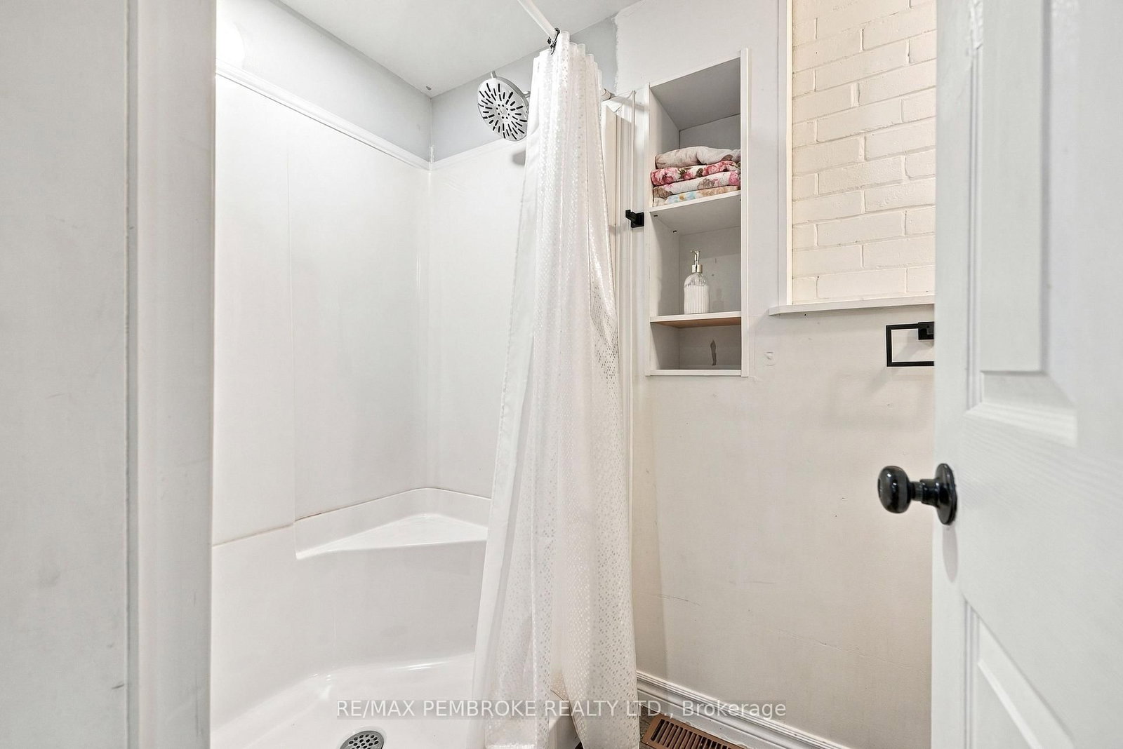 296 First Avenue N • Pembroke, ON photo 23