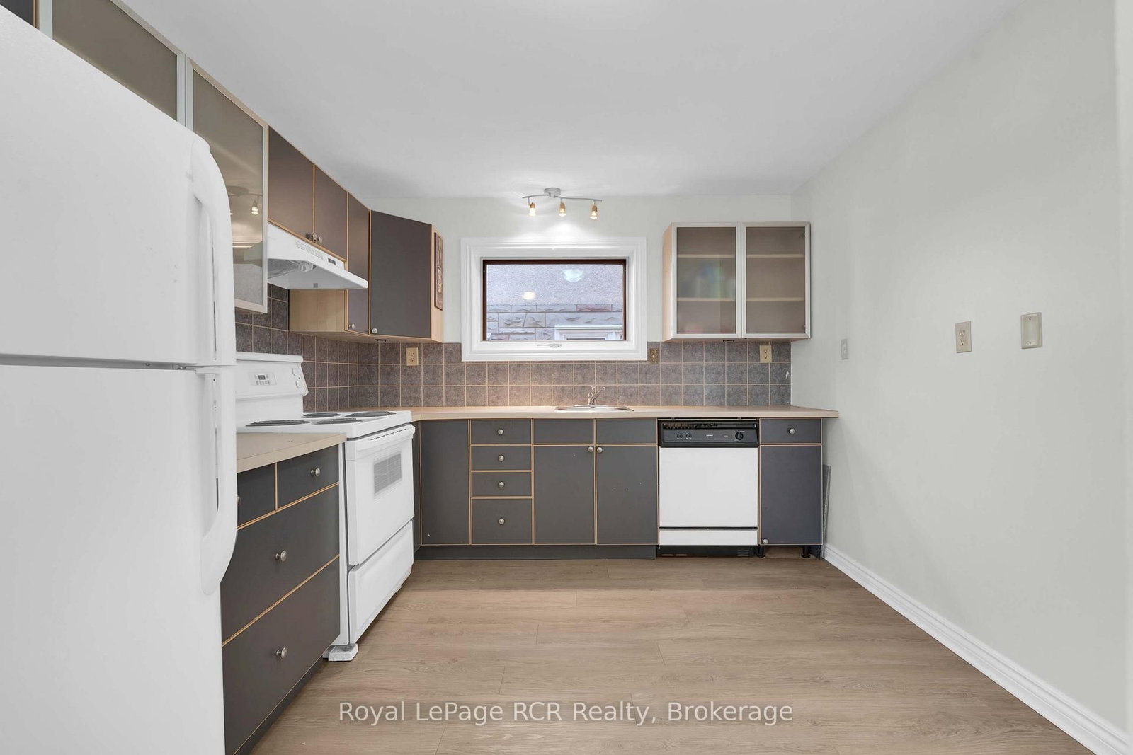75 State Street • Welland, ON photo 8