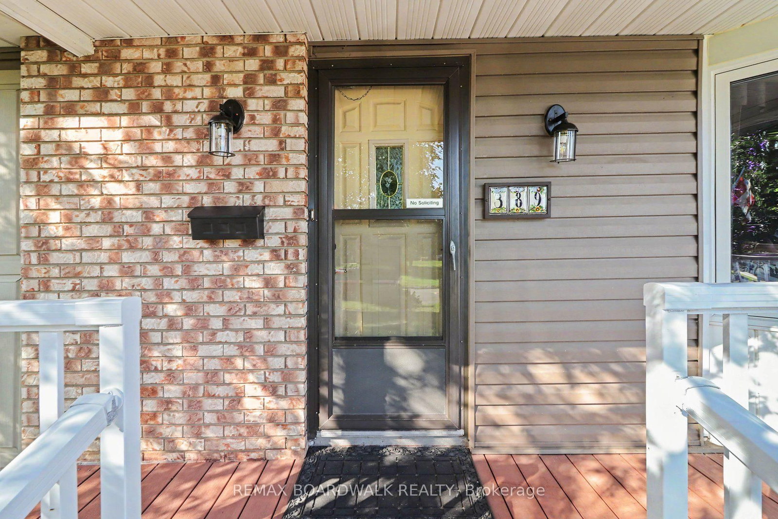 389 Hatfield Crescent • Ottawa, ON photo 4