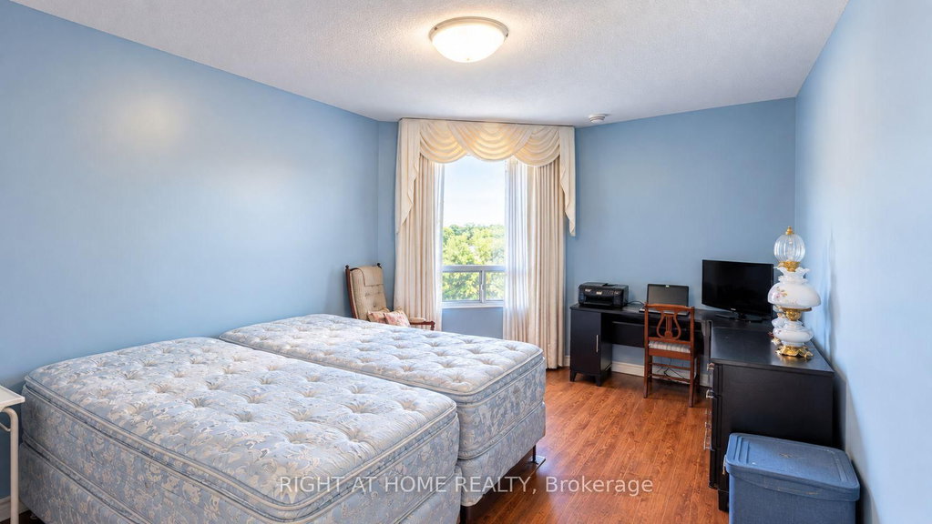 503 - 60 Wyndham Street S 5