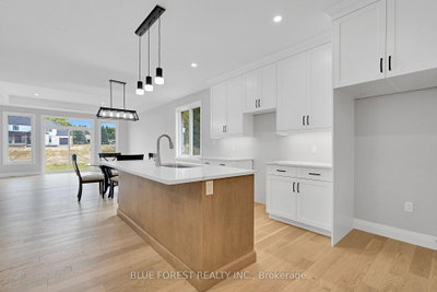147 SHIRLEY Street • Thames Centre, ON photo 3
