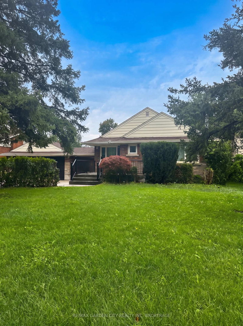 11 MACBETH Boulevard