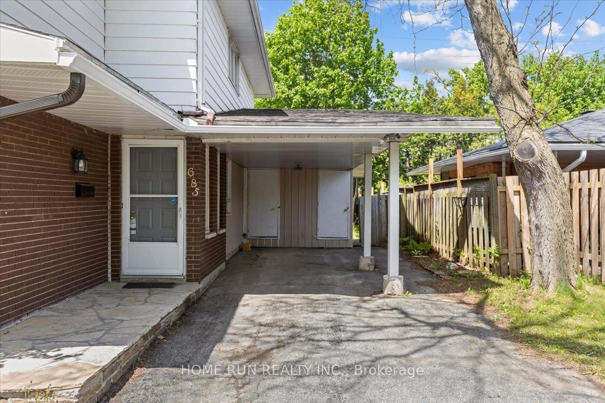 685 FARMINGTON Avenue • Ottawa, ON photo 3