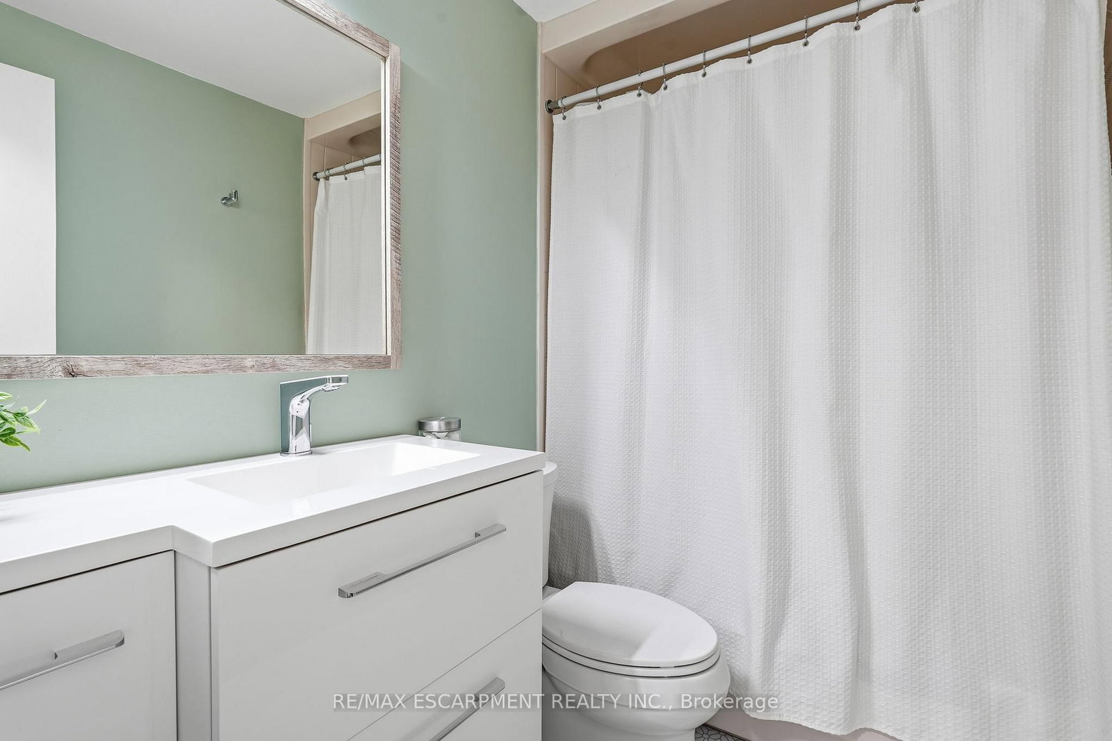 3 Glengrove Avenue • Grimsby, ON photo 17