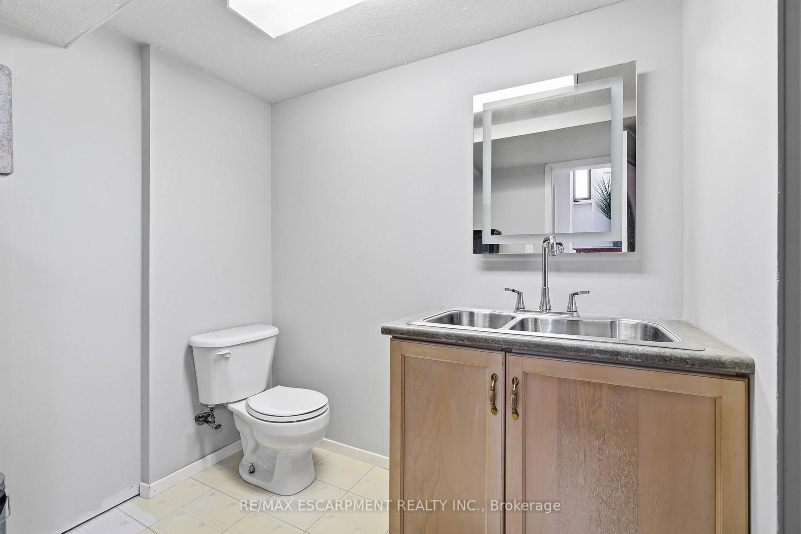3 Glengrove Avenue • Grimsby, ON photo 27