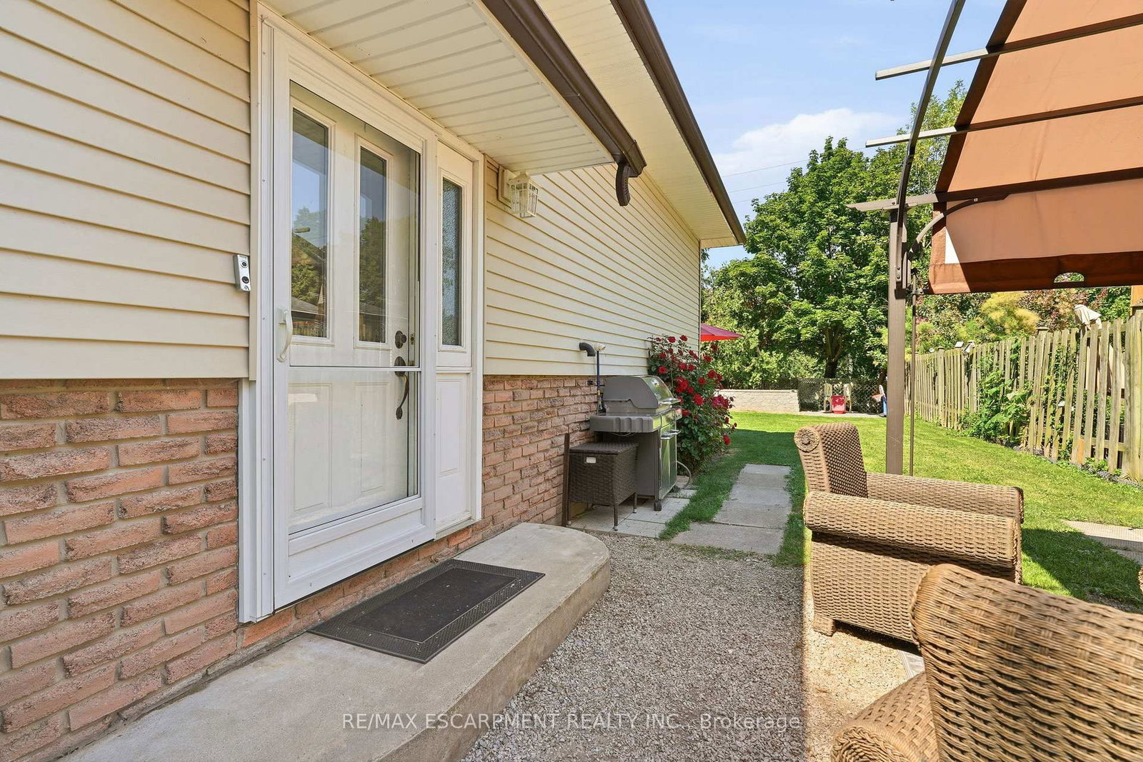 3 Glengrove Avenue • Grimsby, ON photo 3