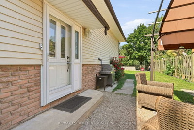 3 Glengrove Avenue • Grimsby, ON photo 3