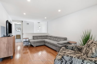 3 Glengrove Avenue • Grimsby, ON photo 5