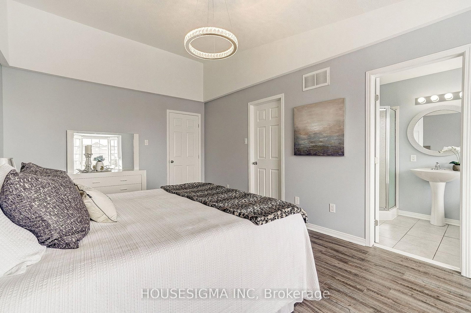 407 Dusk Private • Ottawa, ON photo 19