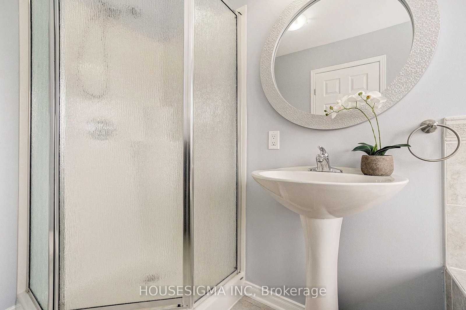 407 Dusk Private • Ottawa, ON photo 22