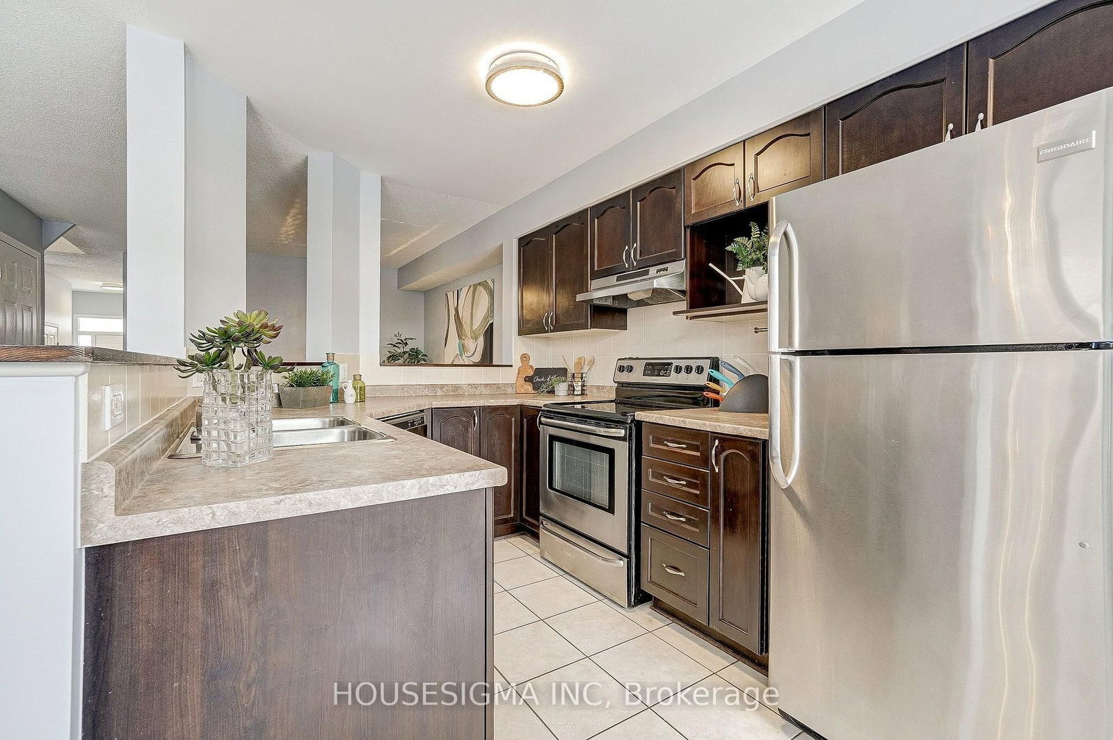 407 Dusk Private • Ottawa, ON photo 32