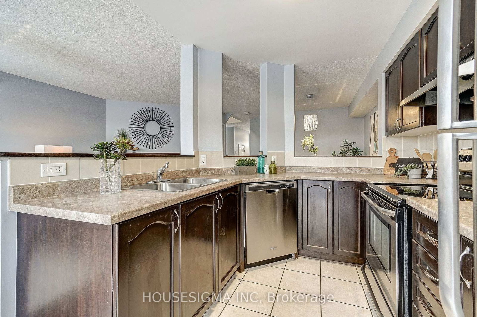 407 Dusk Private • Ottawa, ON photo 33