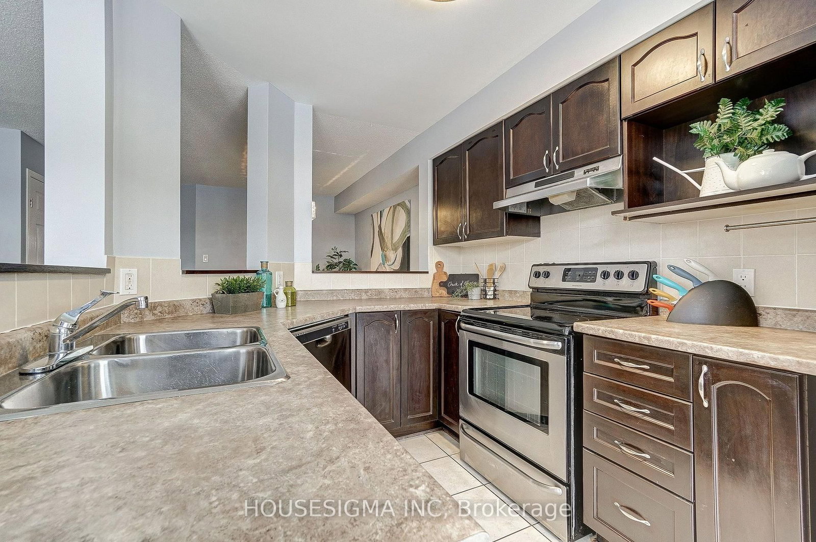 407 Dusk Private • Ottawa, ON photo 34