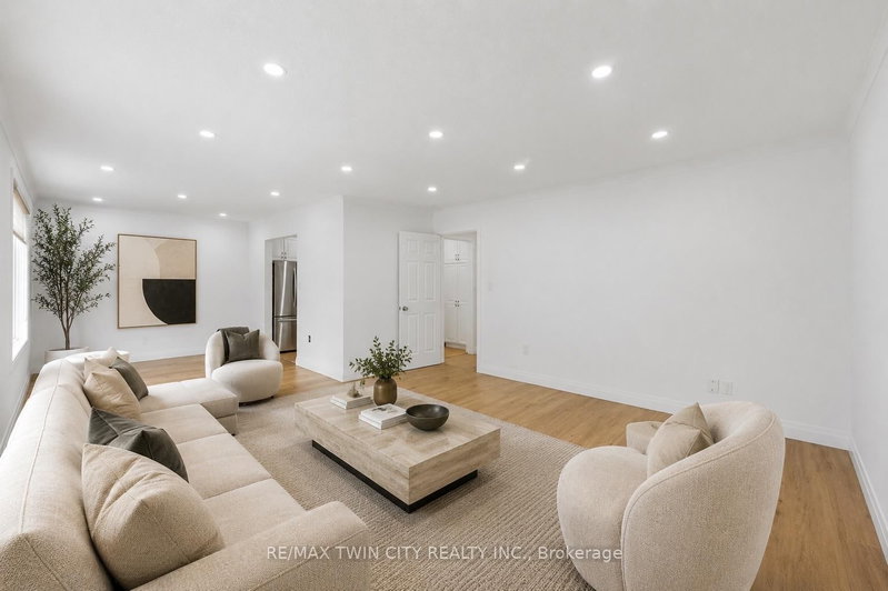 UPPER LEVEL - 58 Tupper Crescent