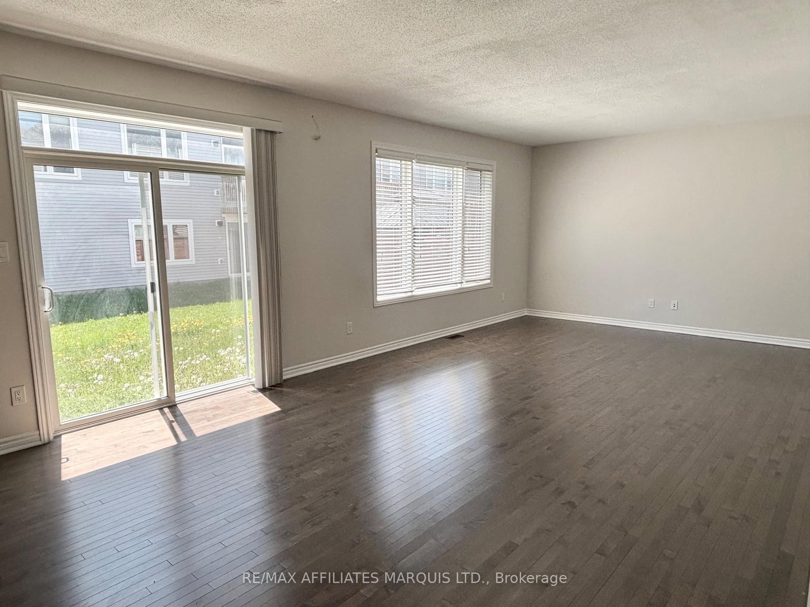 526 Sturnidae Street • Ottawa, ON photo 10