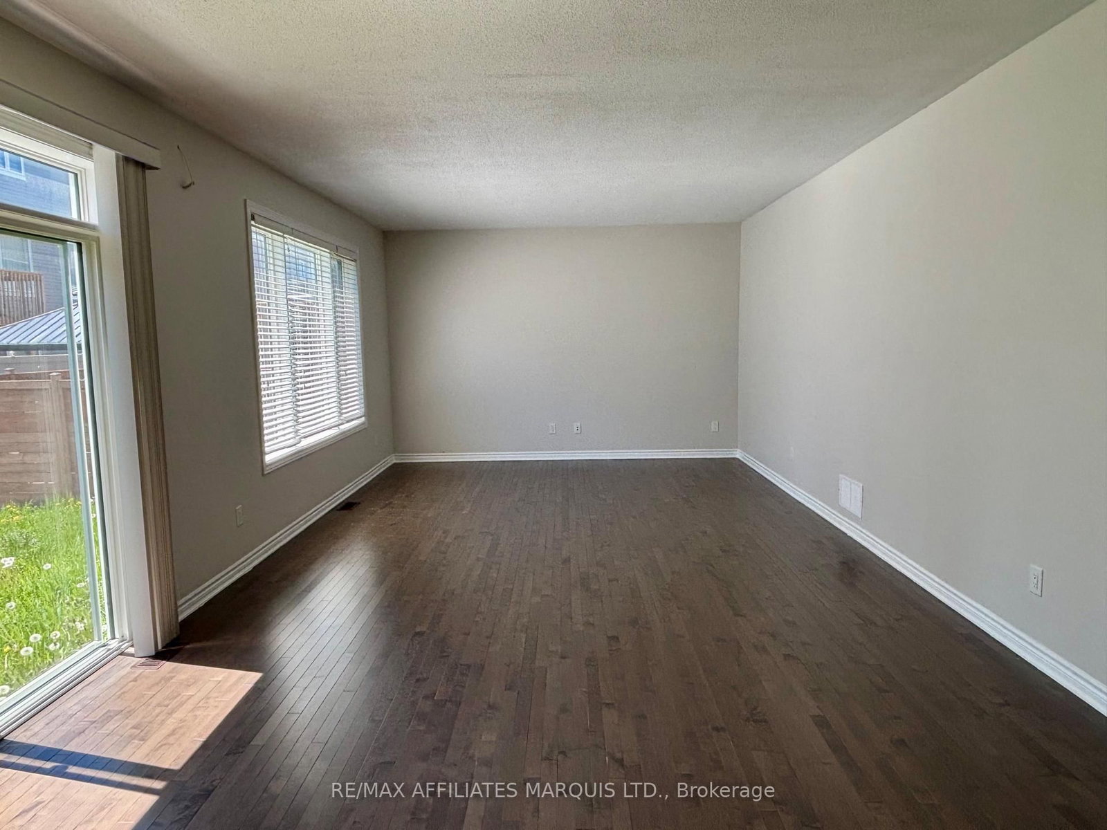 526 Sturnidae Street • Ottawa, ON photo 13