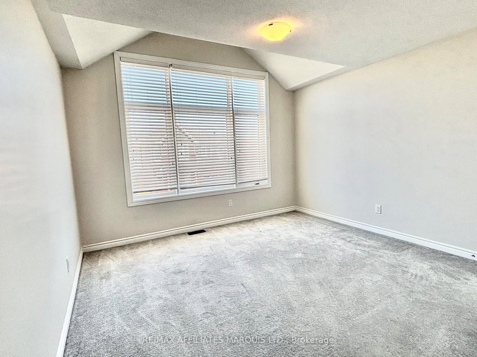 526 Sturnidae Street • Ottawa, ON photo 26
