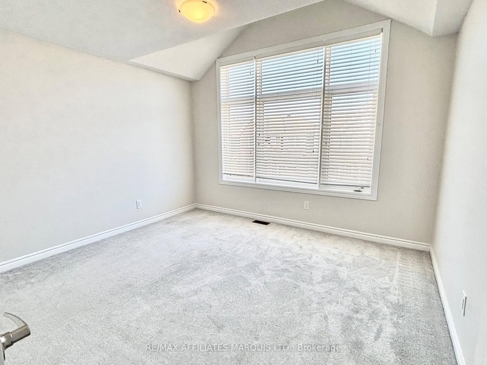 526 Sturnidae Street • Ottawa, ON photo 27