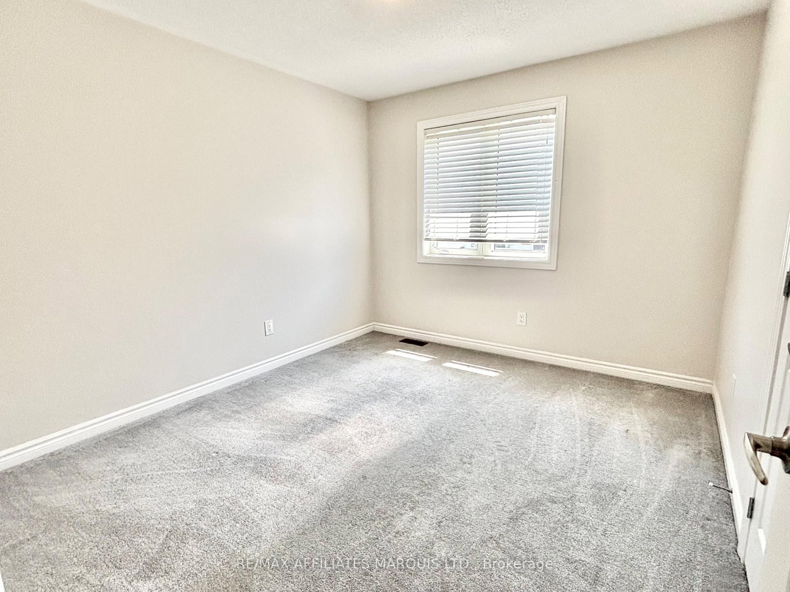526 Sturnidae Street • Ottawa, ON photo 31