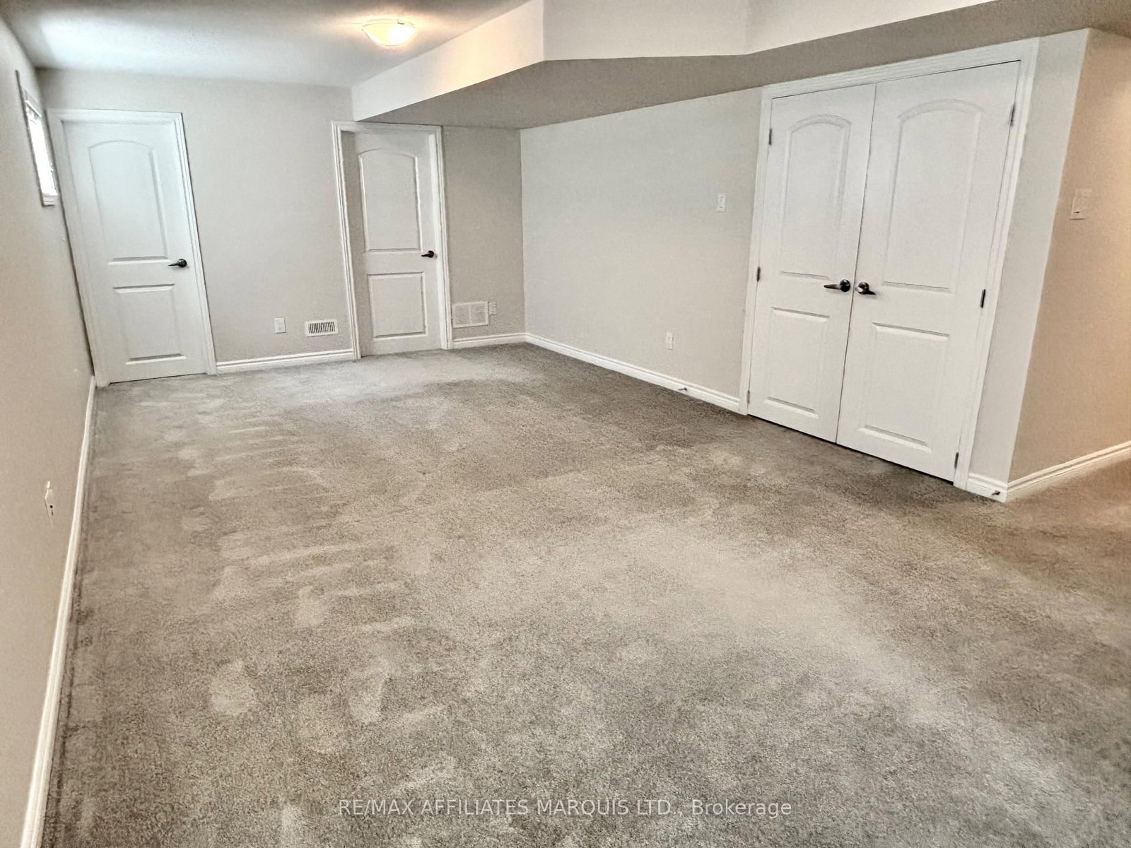 526 Sturnidae Street • Ottawa, ON photo 37