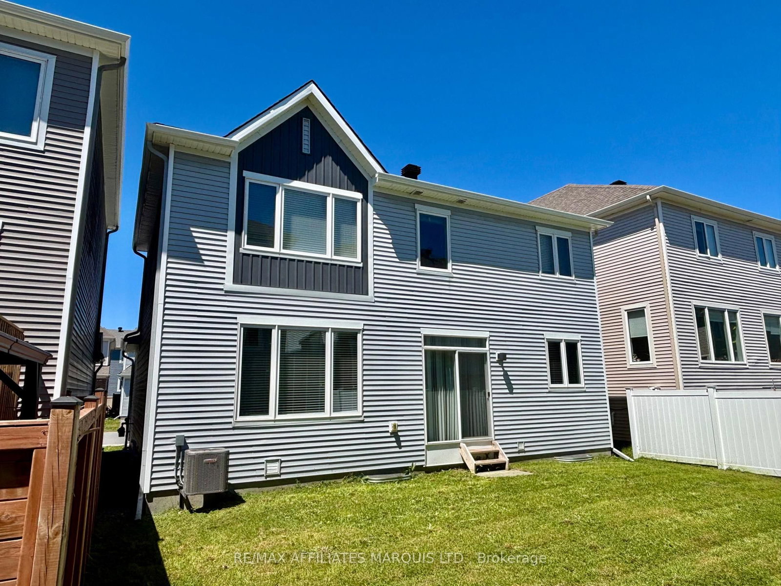 526 Sturnidae Street • Ottawa, ON photo 41