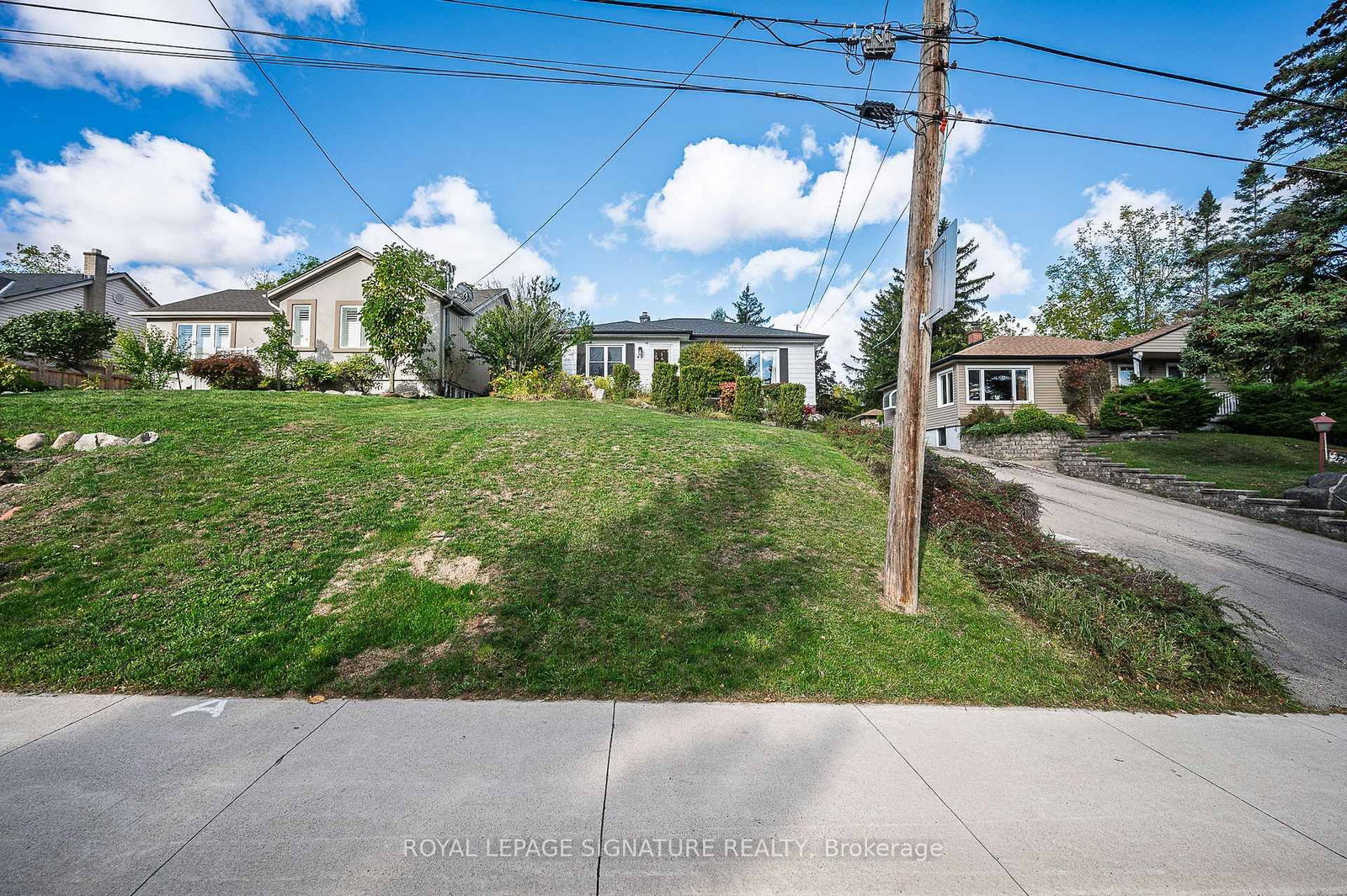 43 Lake Avenue N • Hamilton, ON photo 2