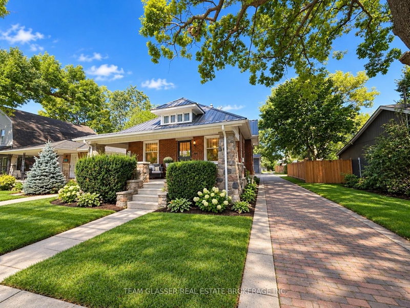 Upper - 884 TRAFALGAR Street