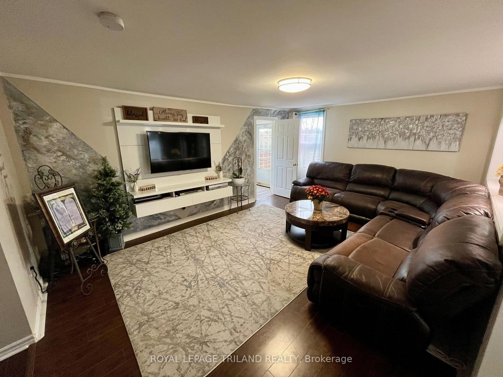 37 Broadway Street • Newbury, ON photo 11