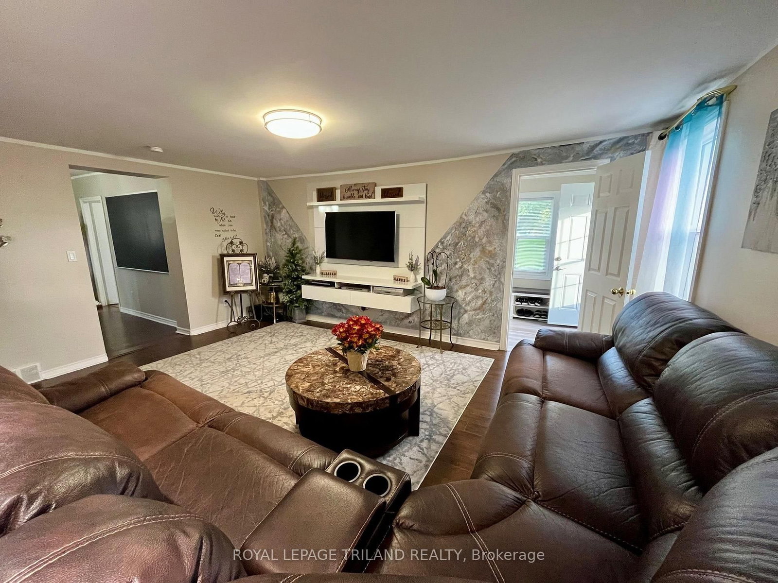 37 Broadway Street • Newbury, ON photo 14