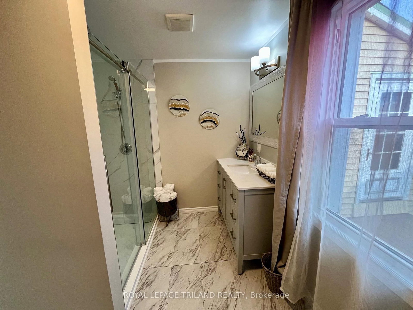 37 Broadway Street • Newbury, ON photo 15