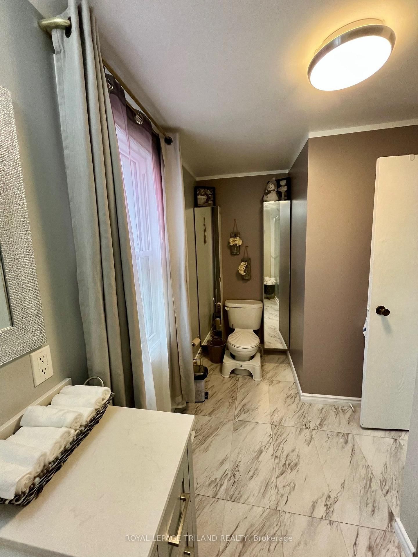 37 Broadway Street • Newbury, ON photo 17