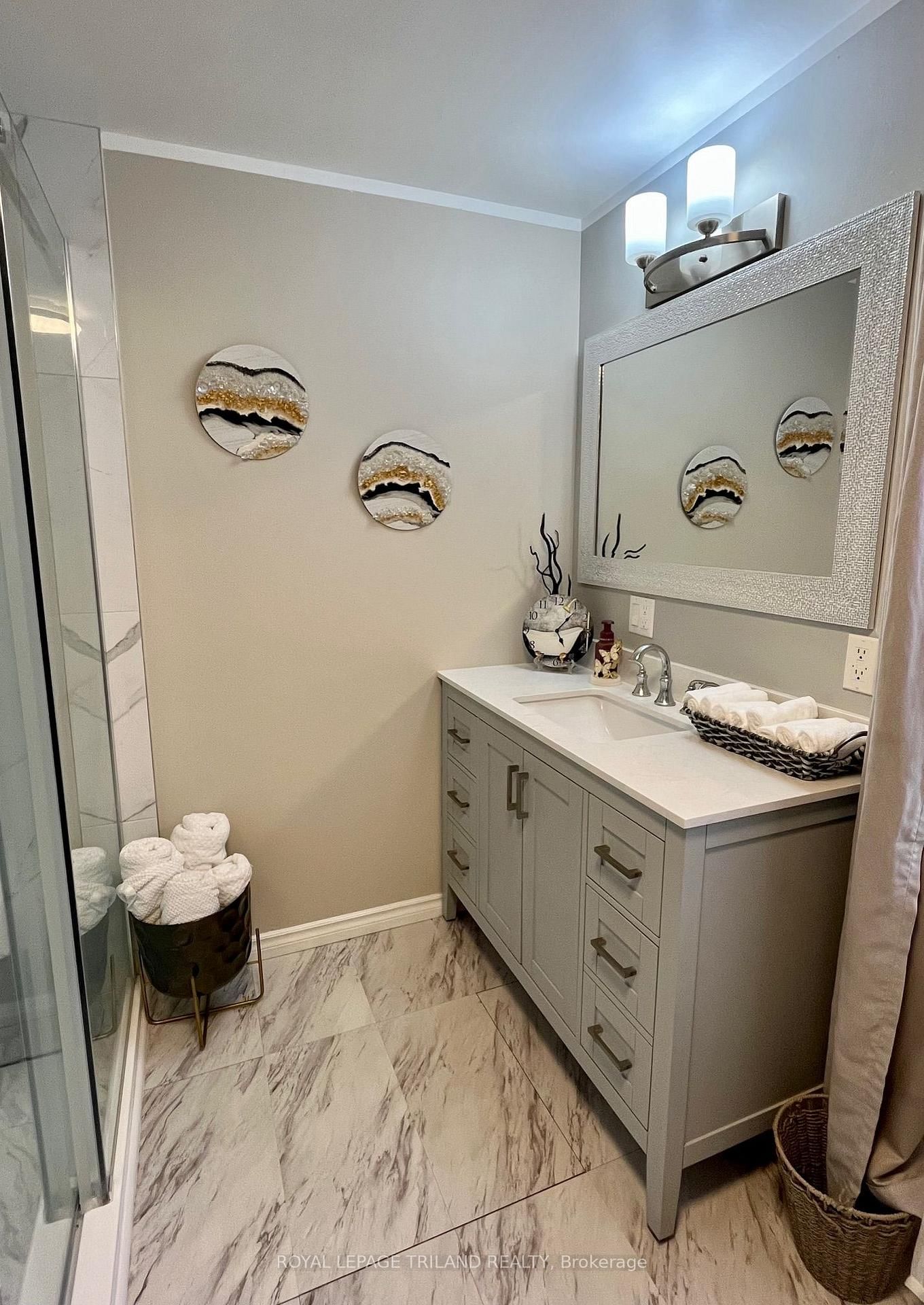 37 Broadway Street • Newbury, ON photo 18