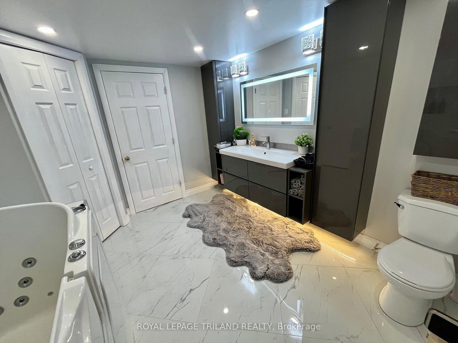 37 Broadway Street • Newbury, ON photo 33