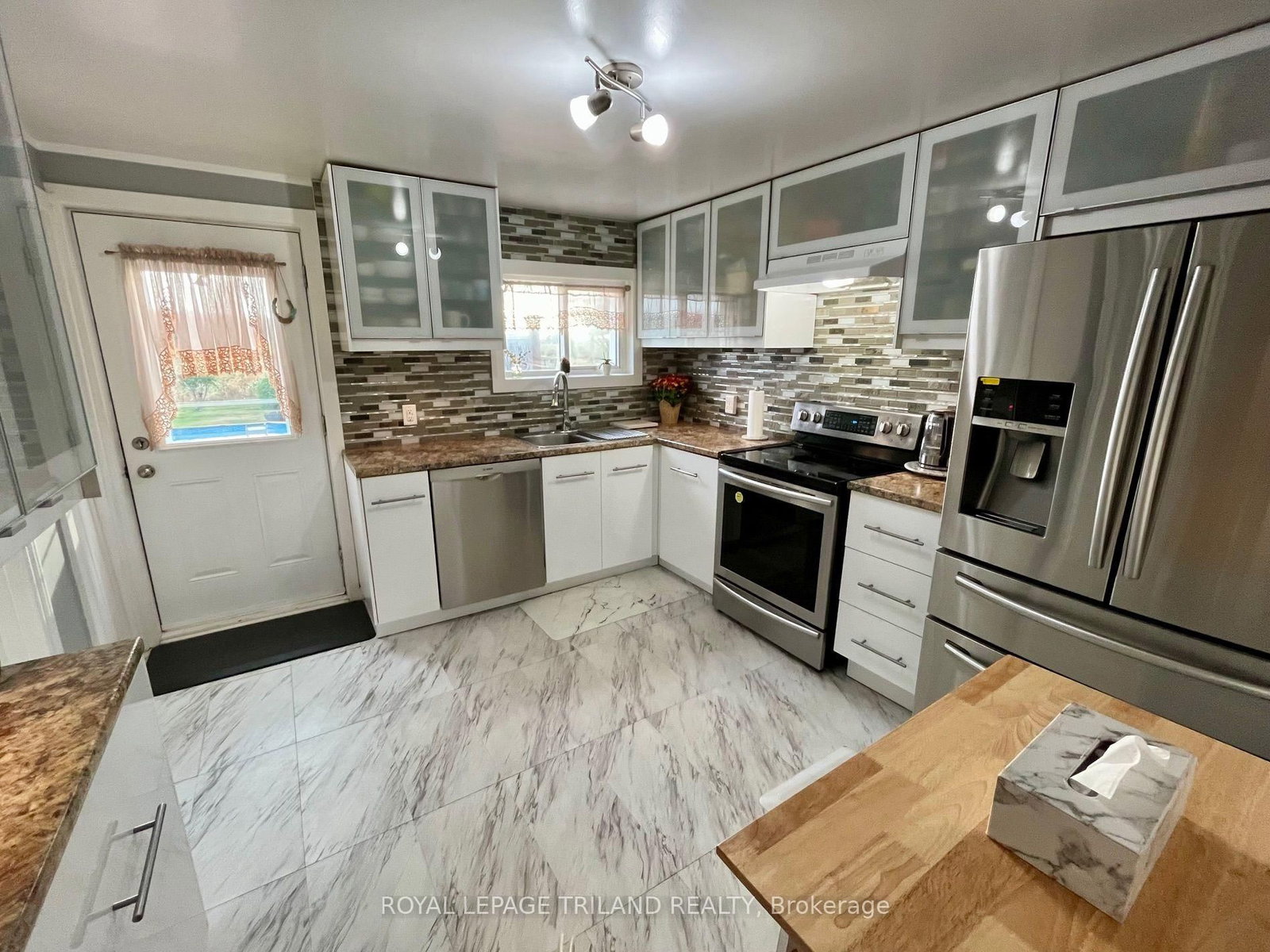 37 Broadway Street • Newbury, ON photo 4