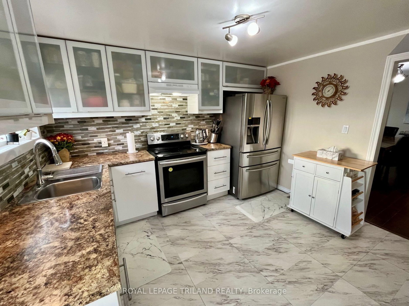 37 Broadway Street • Newbury, ON photo 5
