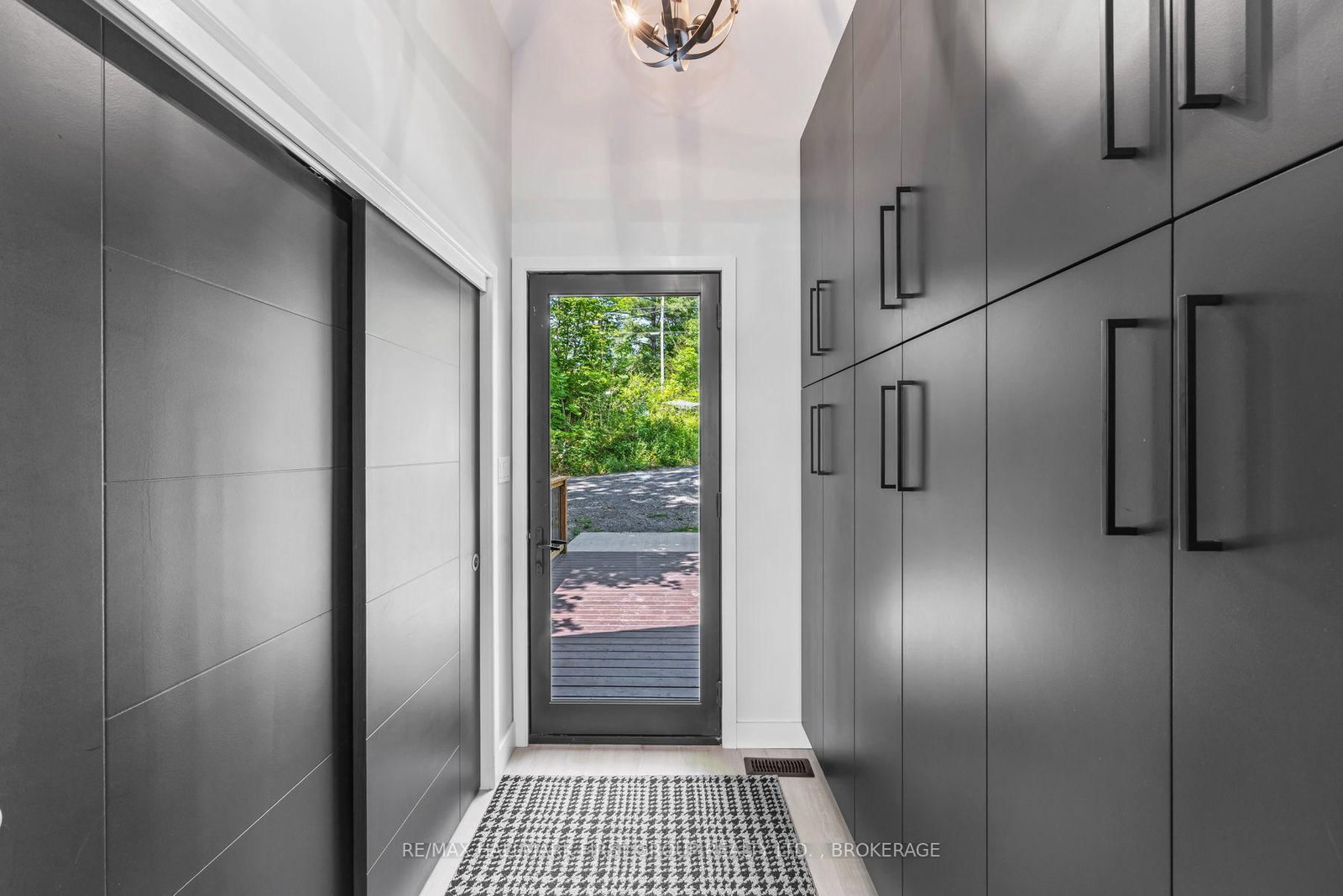 1005 Macdonald Lane • Perth Road, ON photo 14